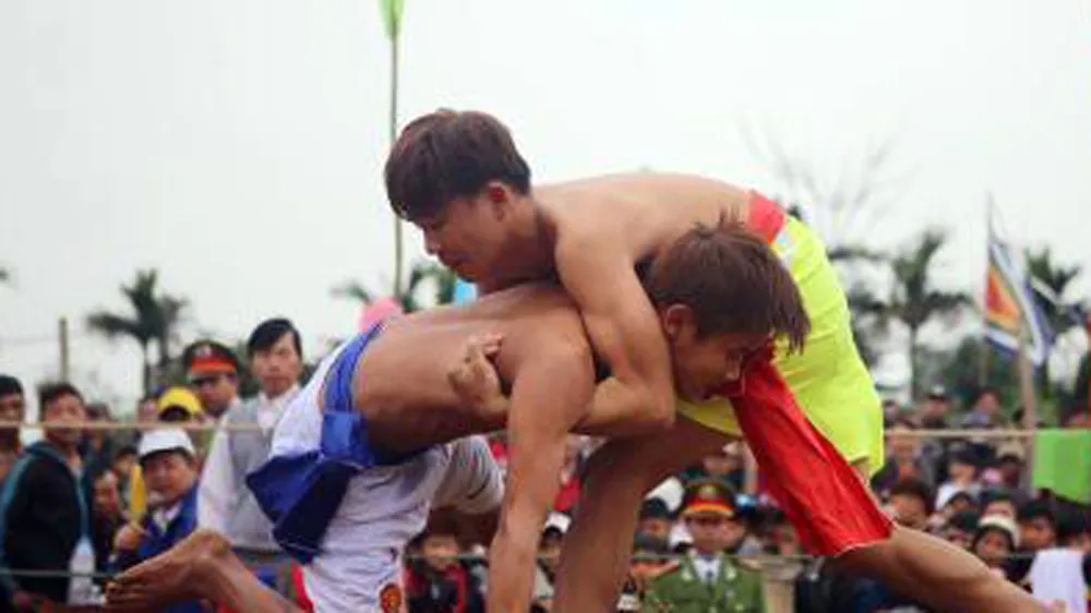Tưng bừng hội vật cổ nhất miền Trung