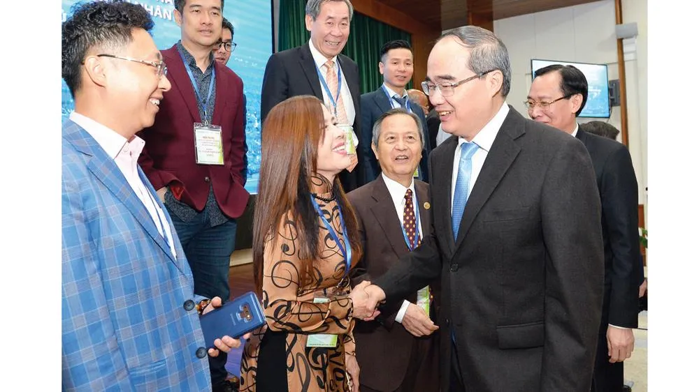 Bí thư Thành ủy TPHCM Nguyễn Thiện Nhân gặp gỡ chuyên gia, doanh nhân kiều bào tại hội nghị ngày 6-4-2019. Ảnh: VIỆT DŨNG