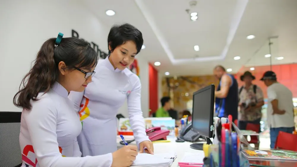 Sử dụng và bố trí công tác hợp lý cho người trẻ có trình độ và năng lực là yêu cầu cấp thiết. Ảnh: DŨNG PHƯƠNG