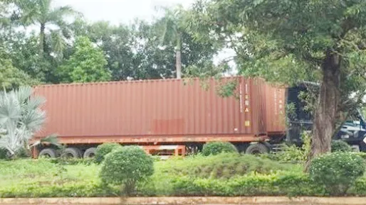 Tài xế 2 xe container bỏ trốn khỏi cửa khẩu