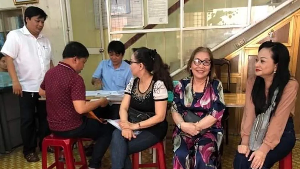 Tiểu thương chợ An Đông ký hợp đồng sử dụng sạp với Ban Quản lý chợ