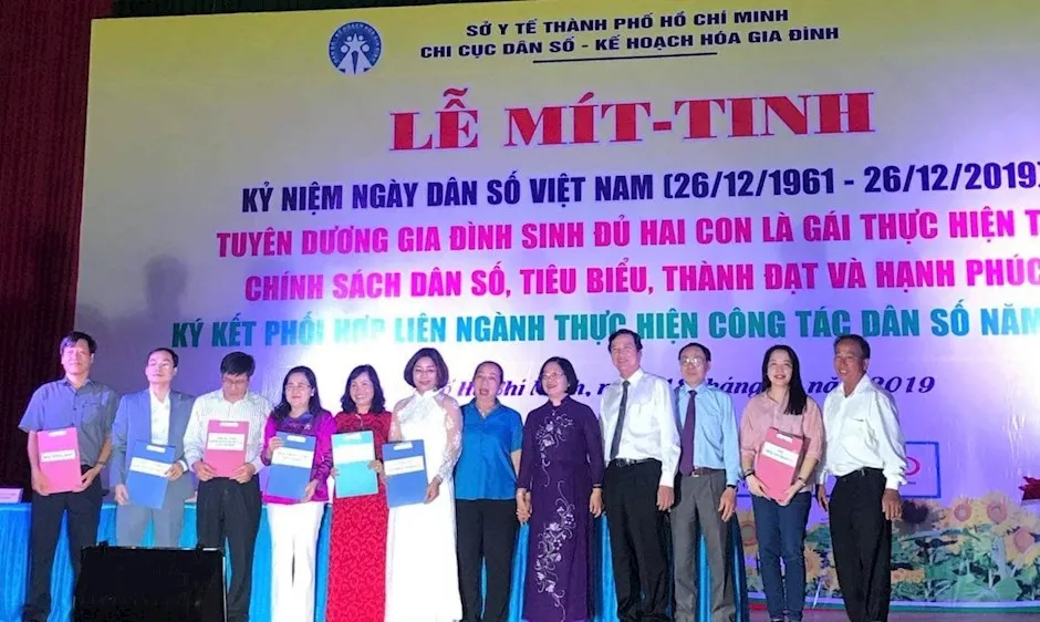 Đại diện các đơn vị tham gia ký kết phối hợp liên ngành trong công tác dân số. 