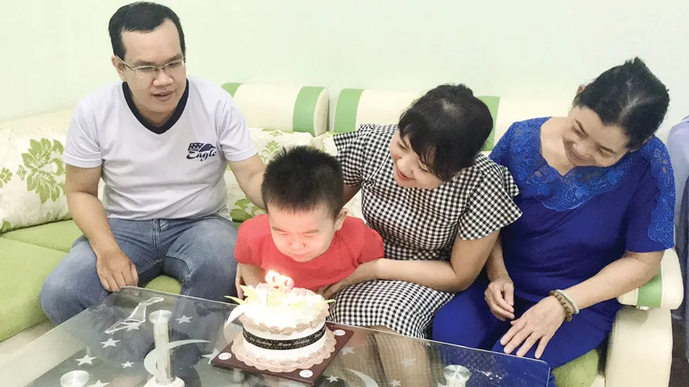 Ý thức xây dựng gia đình hạnh phúc, nuôi dưỡng tình yêu thương phải đến từ các thành viên trong gia đình. Ảnh: CA DAO