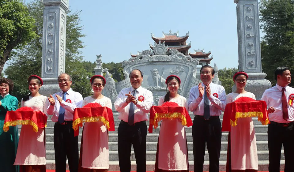 Khánh thành Đền thờ gia tiên Chủ tịch Hồ Chí Minh