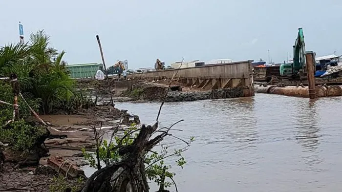 Nhiều đơn vị chịu trách nhiệm trong vụ sạt lở bờ kè Tắc Sông Chà