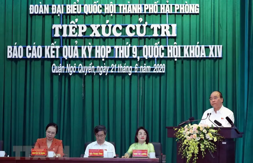 Thủ tướng Nguyễn Xuân Phúc phát biểu tại buổi tiếp xúc cử tri. Ảnh: TTXVN