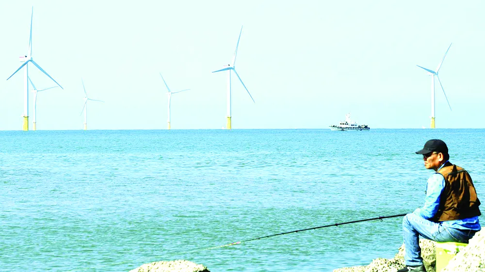Turbine của một nhà máy điện gió biển ở Đài Loan. Ảnh: Kyodo