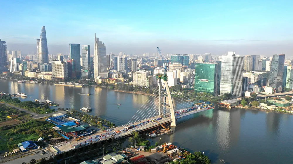 Phê phán các quan điểm sai trái bằng luận cứ lý luận và thực tế
