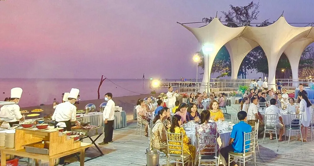 Tour cận lễ và nghỉ hè “nóng” dần