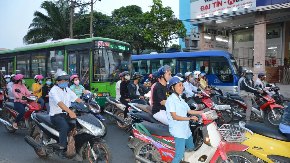 Nhiêu khê quảng cáo trên xe buýt