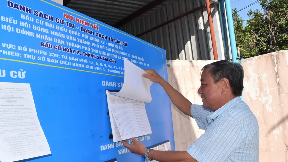 Điểm niêm yết danh sách cử tri tại trụ sở Ban điều hành khu phố 4, phường Tam Bình, TP Thủ Đức, TPHCM. Ảnh: ĐÌNH LÝ