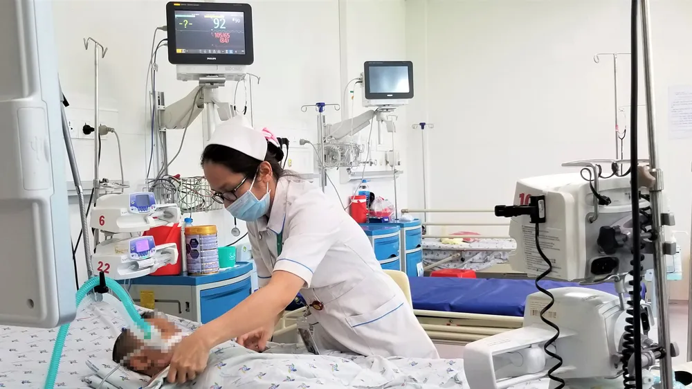 Bệnh nhi bị viêm màng não được điều trị tích cực tại BV Nhi đồng thành phố