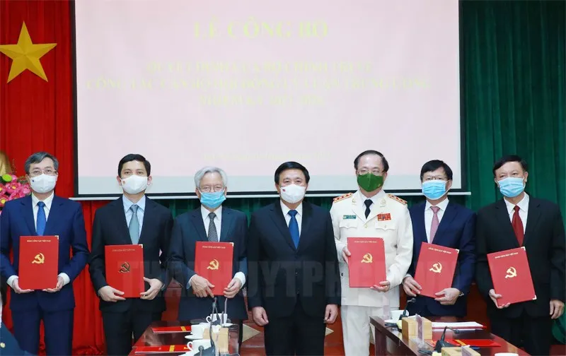 Công bố các quyết định của Bộ Chính trị về công tác cán bộ