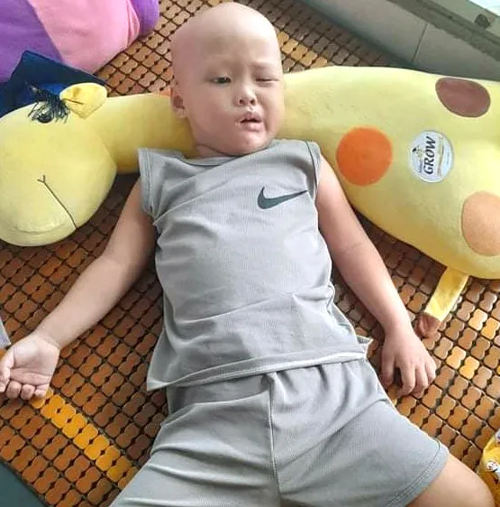 Bé trai 4 tuổi mắc bệnh u não