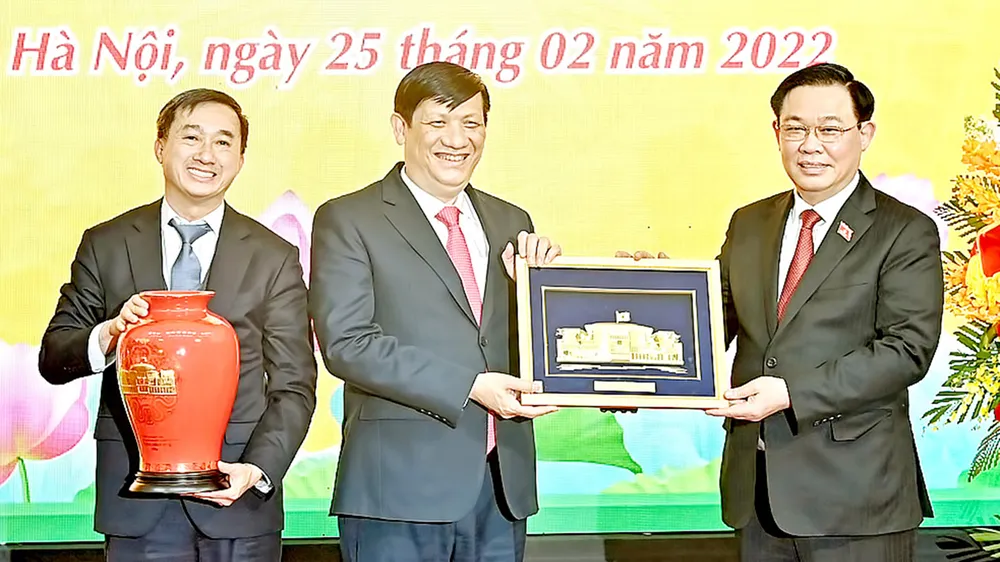 Phát triển nền y học Việt Nam khoa học, dân tộc và đại chúng