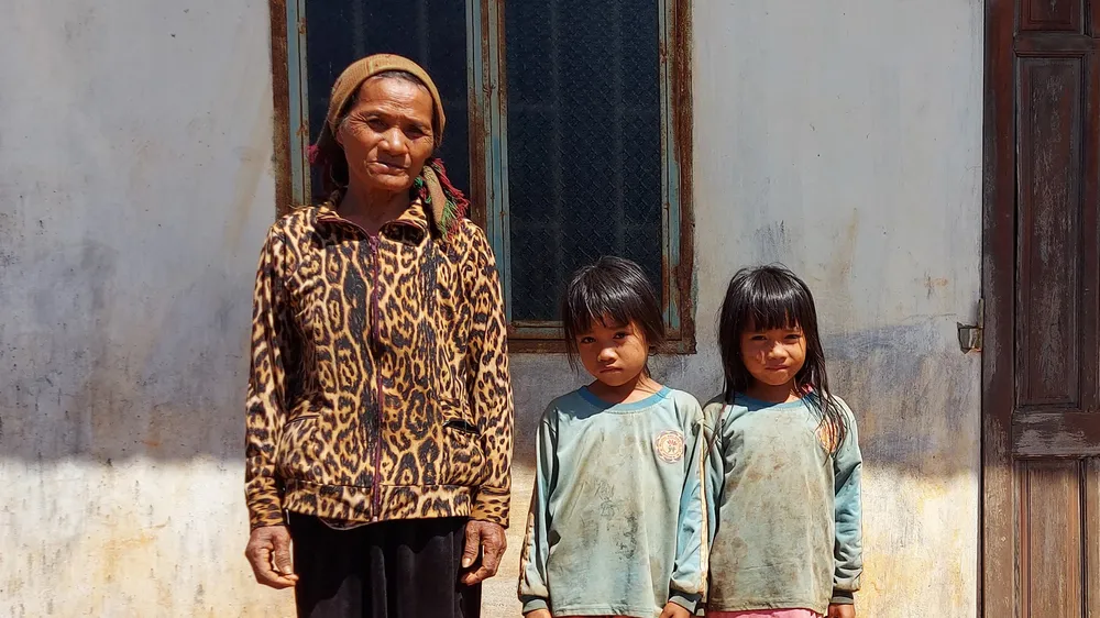 Bà ngoại 72 tuổi nuôi 4 cháu mồ côi