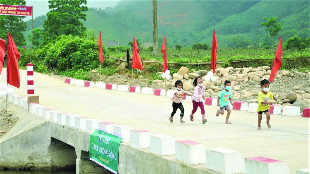 Cây cầu đến lớp thứ 6 của Quỹ Bảo trợ trẻ em Việt Nam và Grab Việt Nam 