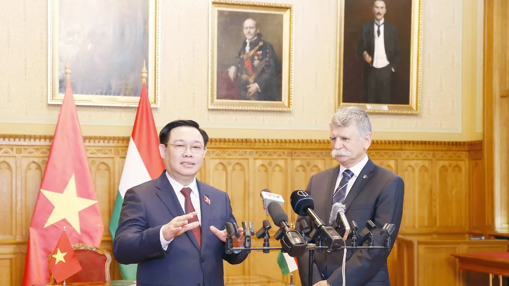 Chủ tịch Quốc hội Vương Đình Huệ hội đàm với Chủ tịch Quốc hội Hungary: Tích cực tham gia các diễn đàn nghị viện đa phương