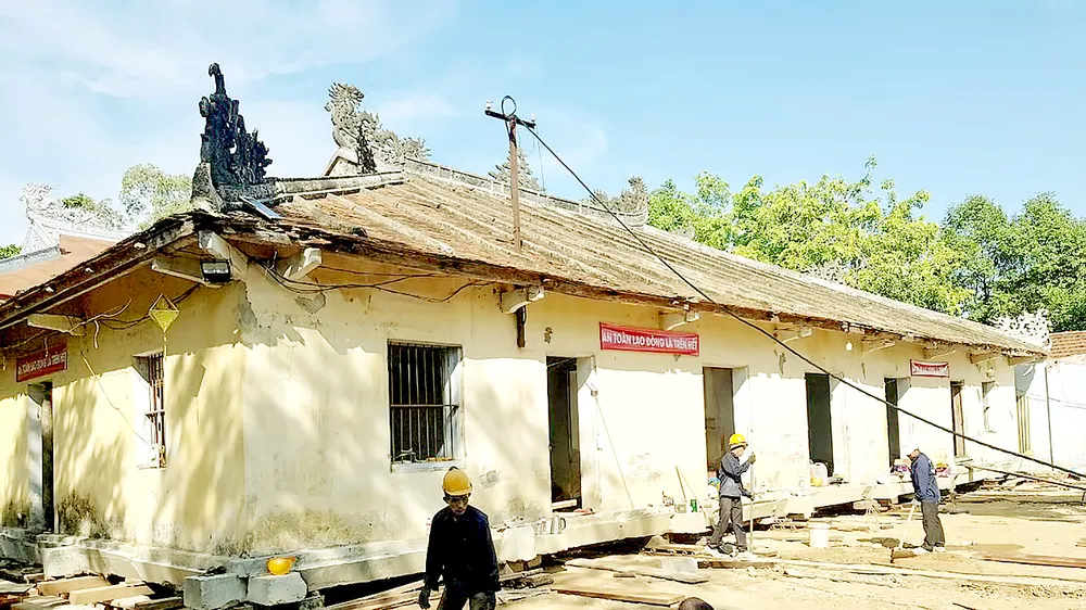 Bắt đầu dịch chuyển tòa chánh điện Đại Hùng ở chùa Diệu Đế (Huế)
