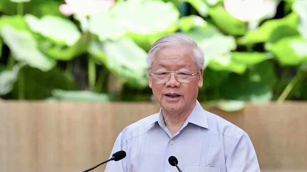 Thành phố Hồ Chí Minh cần phát huy mạnh hơn nữa truyền thống anh hùng, kinh nghiệm đổi mới, nỗ lực phấn đấu, thực hiện tốt hơn nữa vai trò là đầu tàu và động lực phát triển của vùng Đông Nam bộ và cả nước
