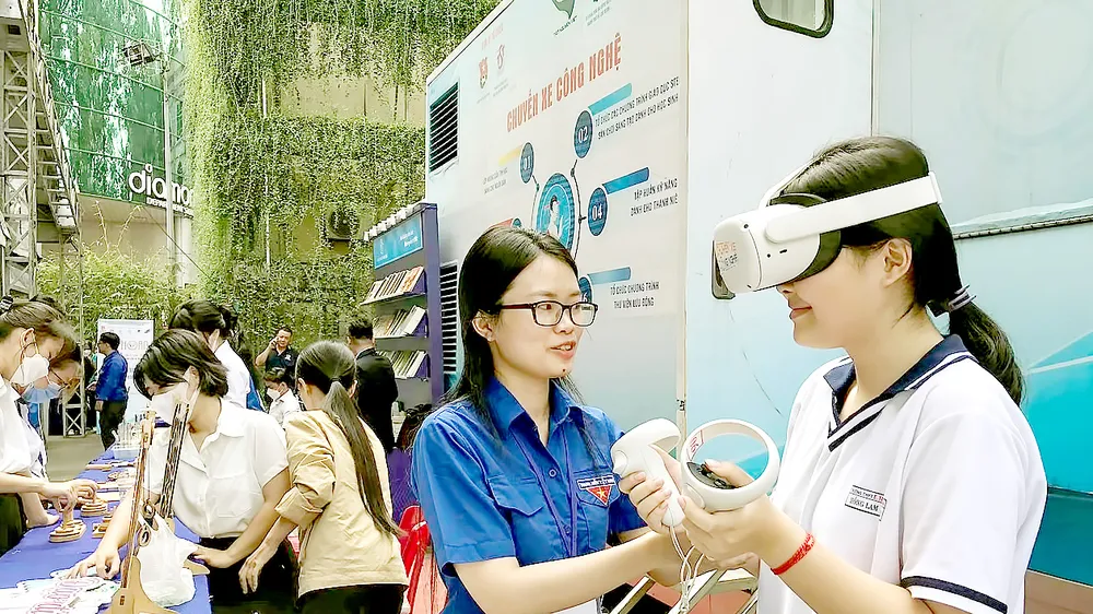 Chuỗi hoạt động chào mừng: Ngày Di sản văn hóa Việt Nam lần thứ 17