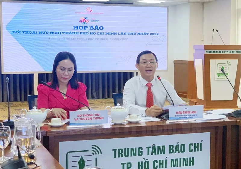 Ban tổ chức thông tin tại buổi họp báo. Ảnh: hcmcpv.org