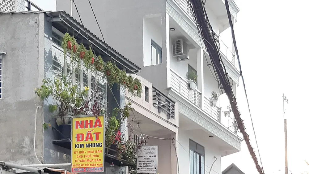 Nhà trong khu dân cư vẫn giao dịch tốt