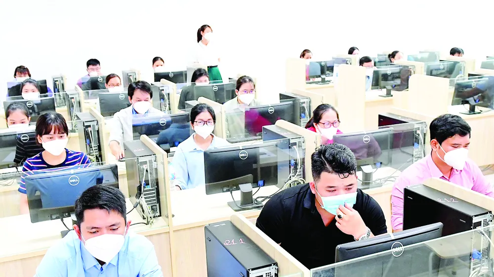Thu hút, trọng dụng nhân tài vào làm việc trong hệ thống chính trị