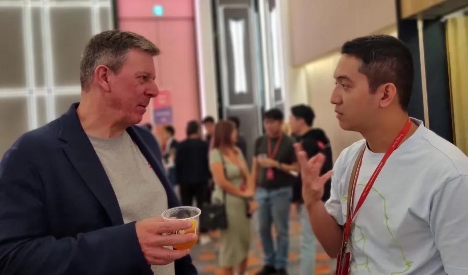Ông Nguyễn Hoài Phương (CEO Golden Trust) đang trao đổi với ông Paul Reynish (CEO Gong Cha Global) trong khuôn khổ hội nghị