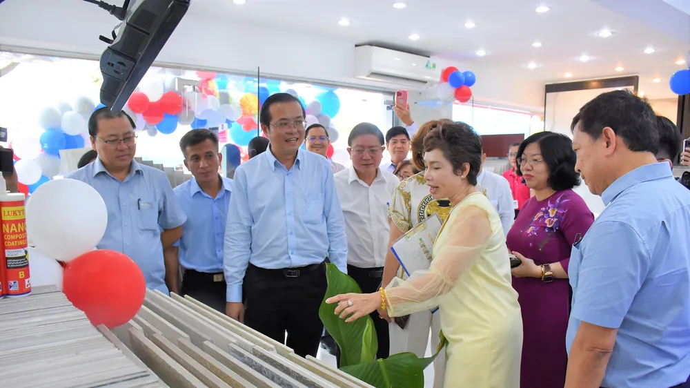 Lãnh đạo các đơn vị tại buổi lễ ra mắt