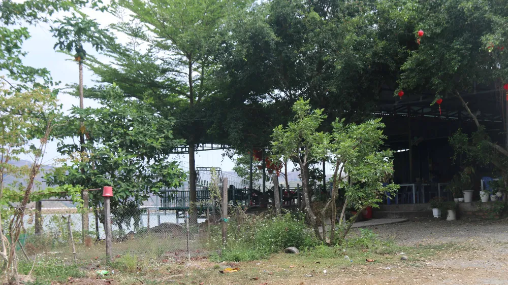 Bát nháo lấn chiếm ao hồ, hành lang đường bộ