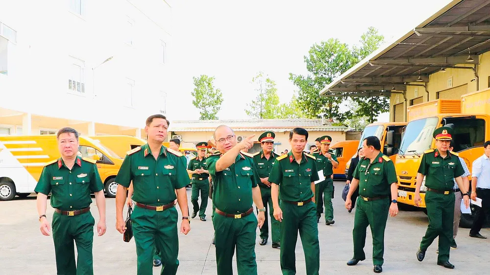 Bàn giao đất cho công trình dân sinh