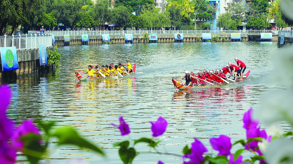 Đất nước trọn niềm vui