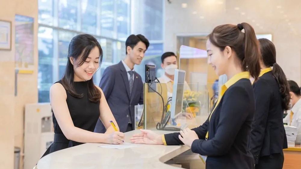 Lãi suất trong nước tiếp tục giảm sau khi FED tăng lãi suất
