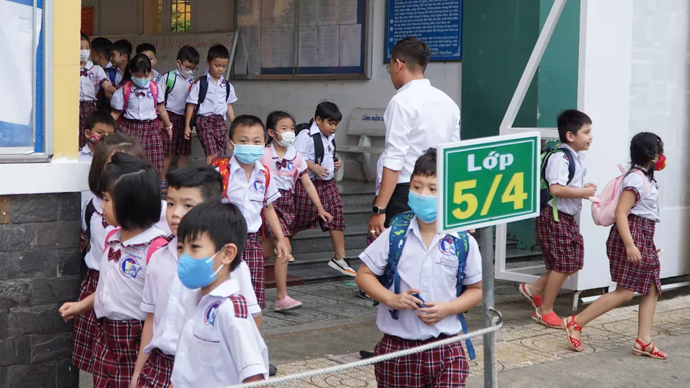 Căng mình lo chỗ học cho “rồng vàng”