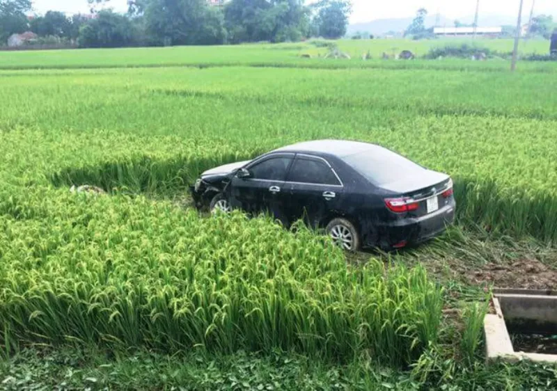 Hiện trường vụ xe Camry BKS 99A-148.77 gây tai nạn liên hoàn khiến 5 người thương vong