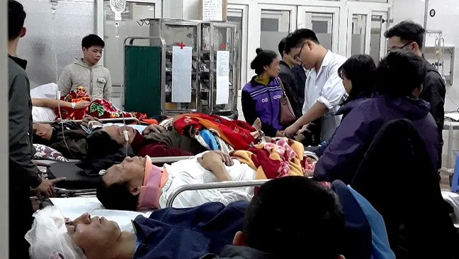 Pháo nổ làm hàng trăm người cấp cứu