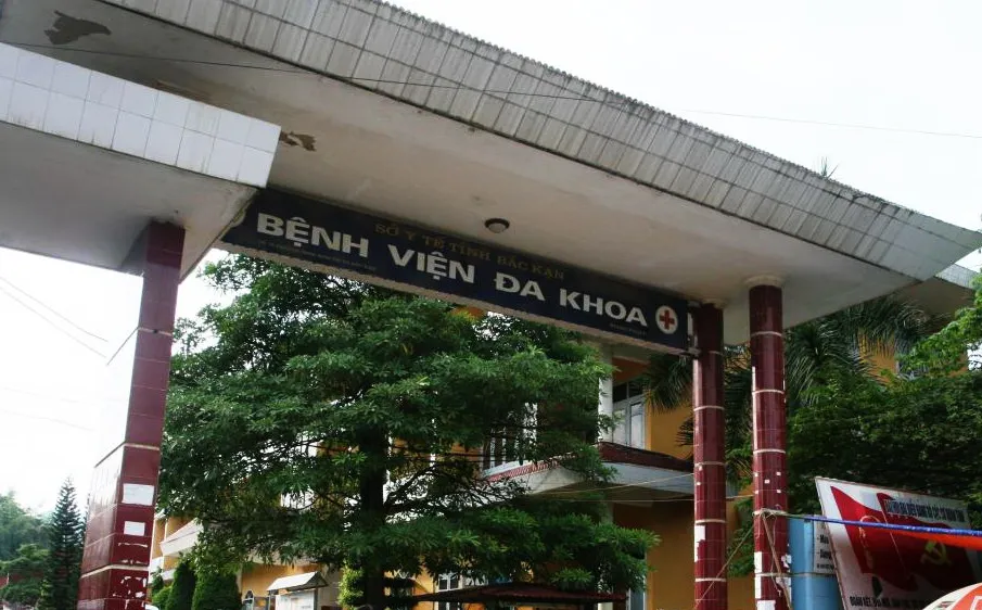 Chồng trút giận lên bác sĩ sau khi vợ kêu đau tay 