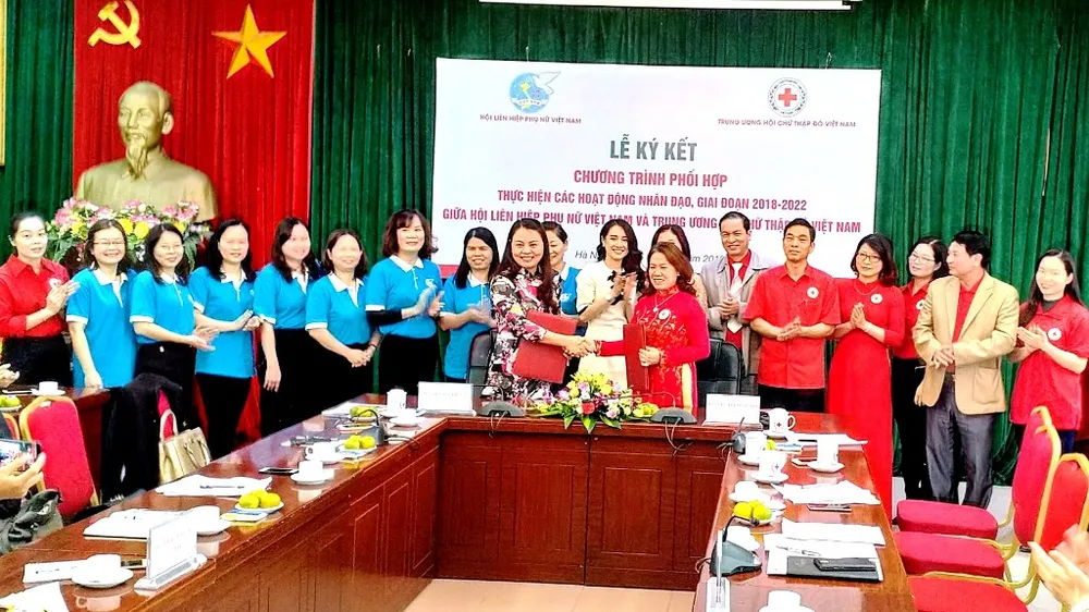 Diễn viễn Nhã Phương đồng hành cùng phụ nữ biên cương