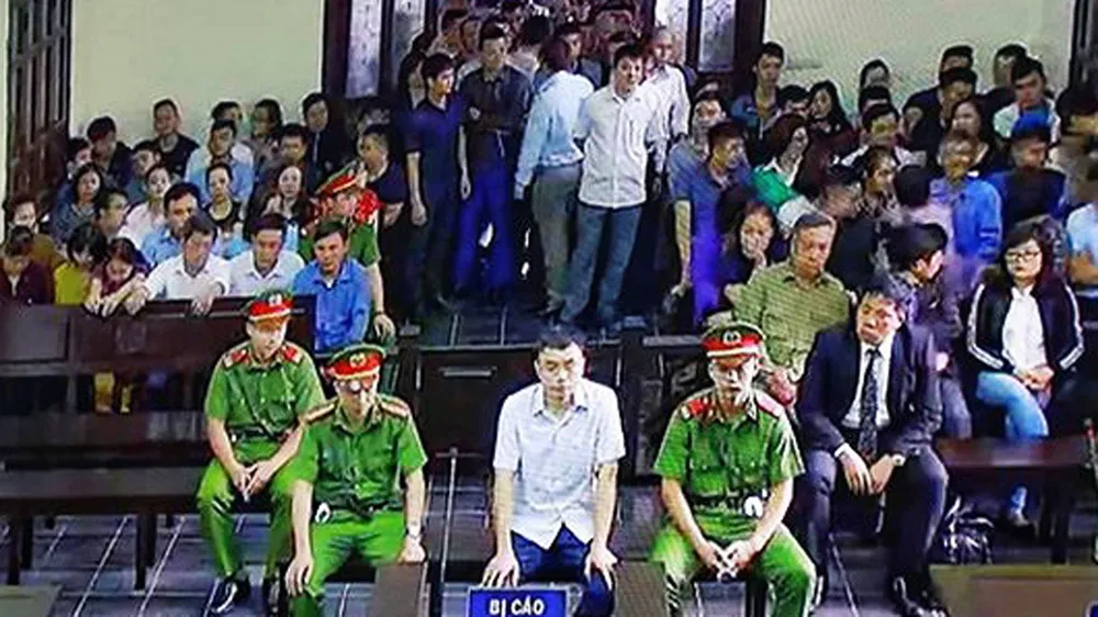 Cựu nhà báo Lê Duy Phong bị xem xét hình phạt từ 3-4 năm tù về tội “Cưỡng đoạt tài sản“