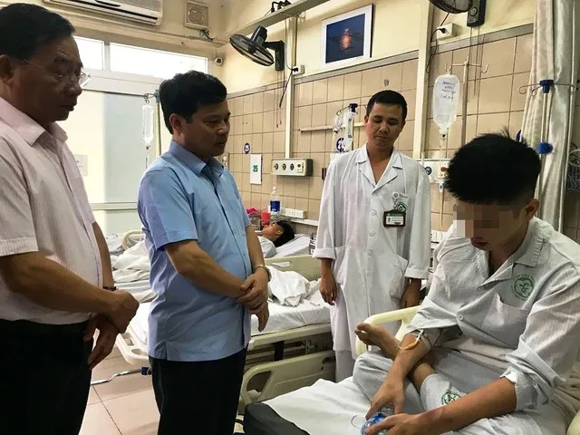 Phó Chủ tịch TP Hà Nội đến bệnh viện thăm nạn nhân sốc ma túy - Dư luận “dậy sóng“!