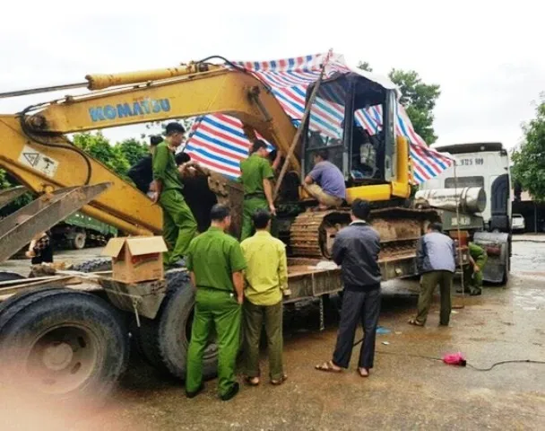  198 bánh heroin được giấu tinh vi trong máy xúc vận chuyển lên Cao Bằng