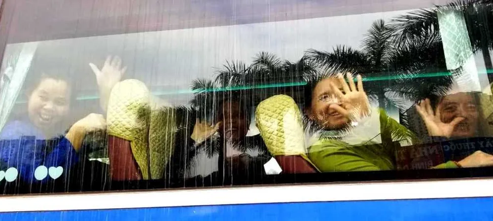 Những chuyến xe đầy ắp nụ cười bệnh nhân ung thư ngày giáp tết