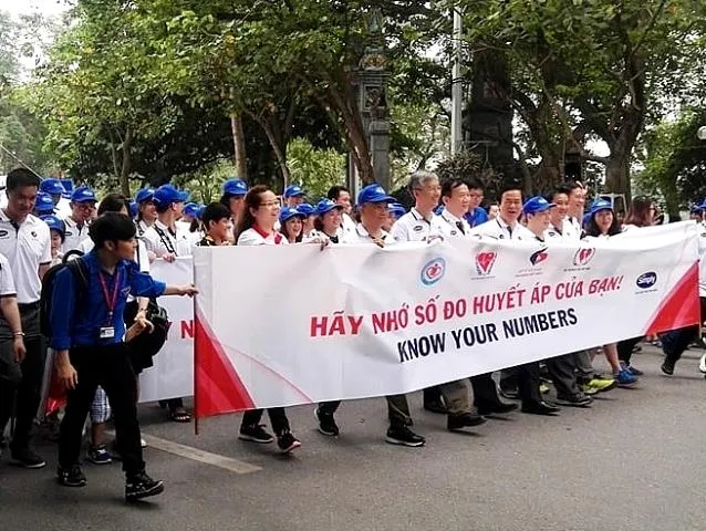Hàng ngàn người dân thủ đô tham gia Chương trình đi bộ "Vì sức khỏe tim mạch" 