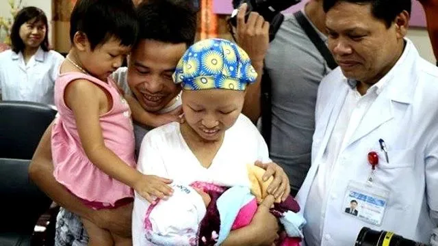 Mẹ con bé Bình An ra viện - Điều kỳ diệu và hạnh phúc