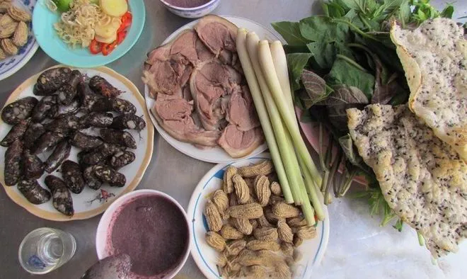 Hai anh em ruột tử vong sau bữa cơm trưa với rượu và thịt chó