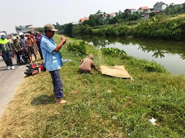 Xe tải mất lái đâm 2 học sinh thiệt mạng và nhiều người bị thương 
