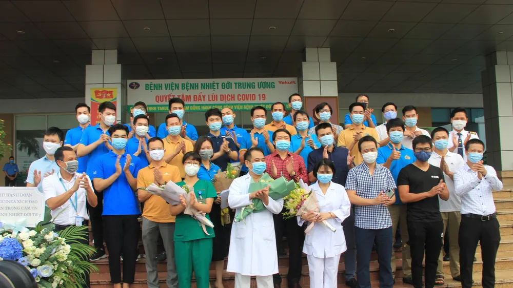 Các nhân viên y tế, phi công và tiếp viên trên chuyến bay giải cứu công dân từ Guinea Xích đạo đều an toàn về sức khỏe