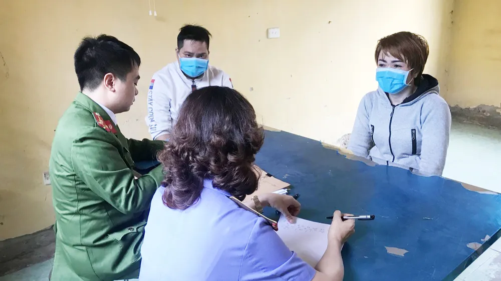 Bắt khẩn cấp nữ chủ quán bánh xèo dùng dao, chày đánh 2 nam nhân viên