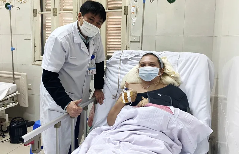 Cứu sống một phụ nữ Ukraina gãy 10 xương sườn, thủng phổi 